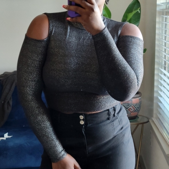 Bebe Y2K cold shoulder gunmetal Mettalic mock neck cropped top size L - Picture 1 of 12